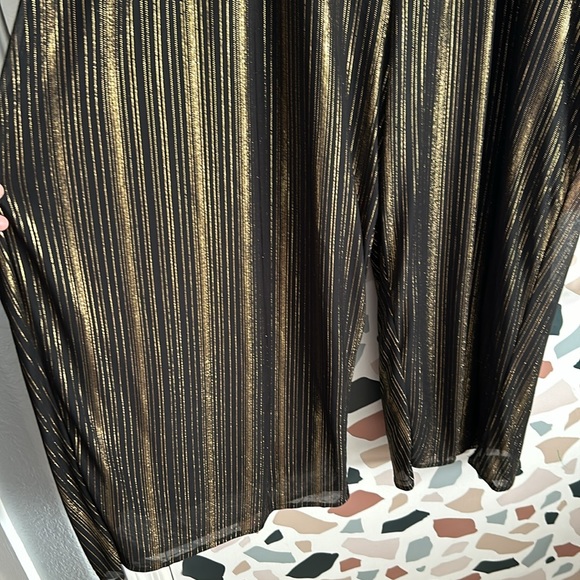 NWT Torrid shine black and metallic gold pull on wide leg crop capri pants - Picture 8 of 9